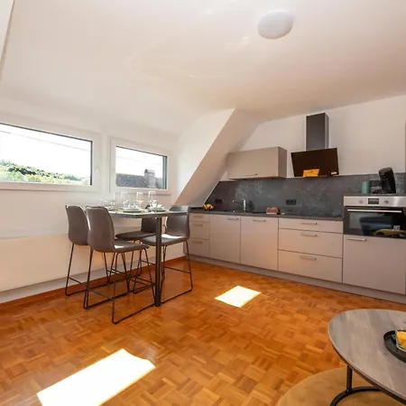 Апартаменты Ferienwohnung Moselblick Zell-Merl - Merllorca Dg Panoramablick & Parkplatz